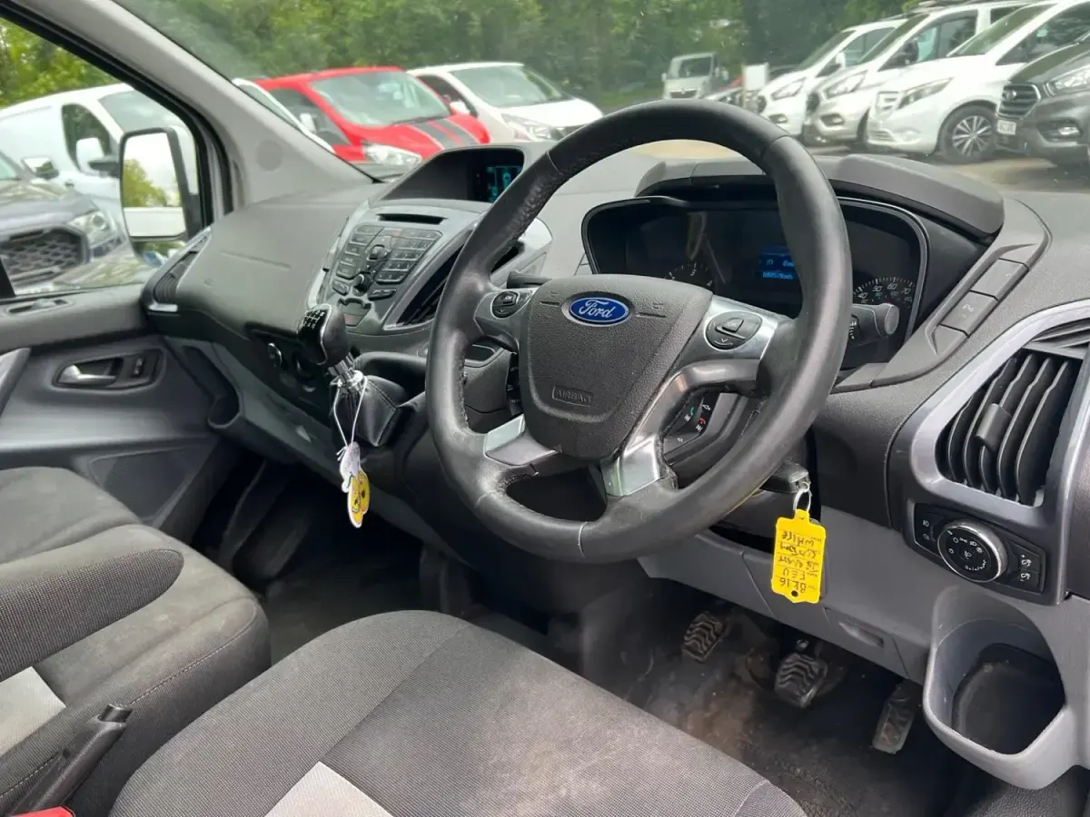 Begagnad Ford Transit Custom Limited 125 HK (91 kW) 2016 Vit Van