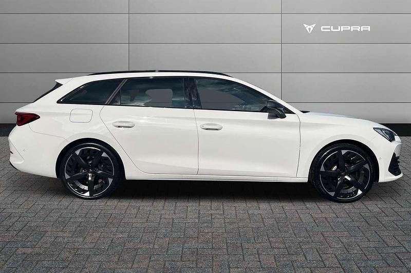 Usado Cupra Leon VZ3 241 CV (177 kW) 2025 Blanco Familiar