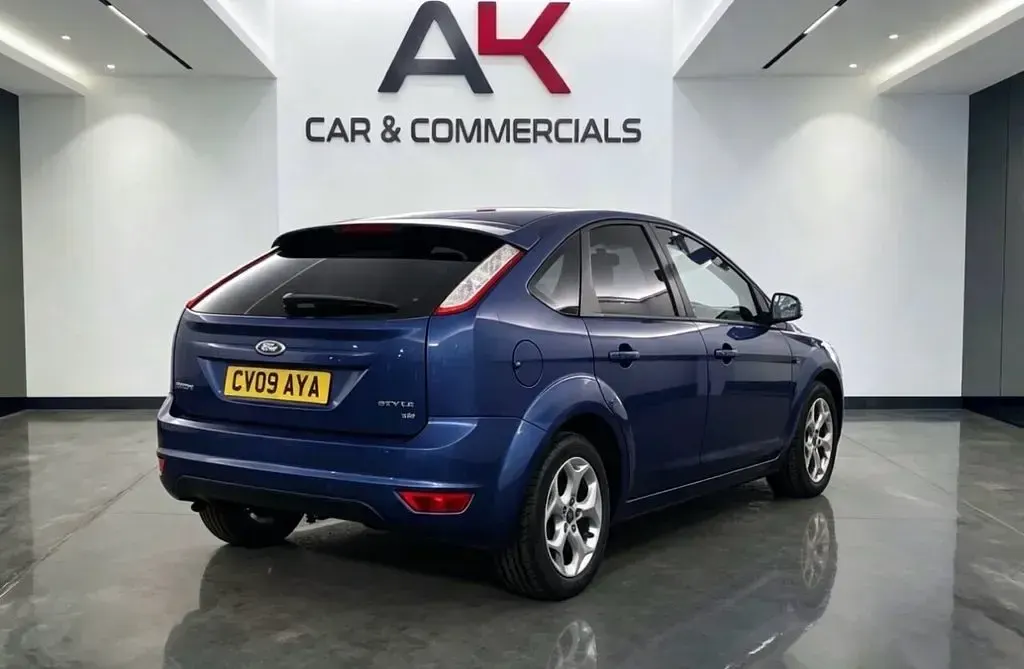 Used Ford Focus Style 99 HP (72 kW) 2009 Blue Hatchback
