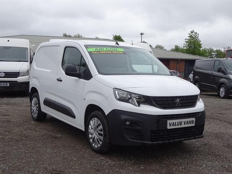 White Used 2021 Peugeot Partner MPV | £7,885 (Fair price) - Image 1/4