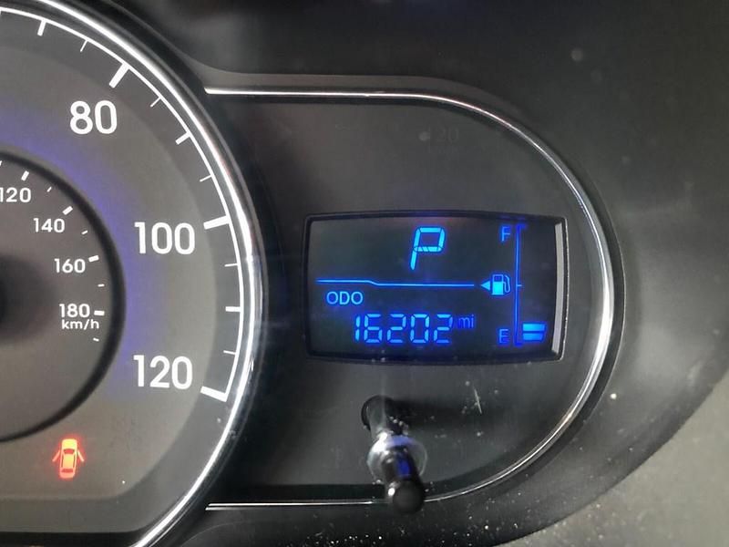 Used Hyundai i10 Active 85 HP (62 kW) 2013 Silver Hatchback