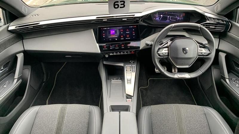 Used Peugeot 308 GT 129 HP (94 kW) 2024 Green Hatchback