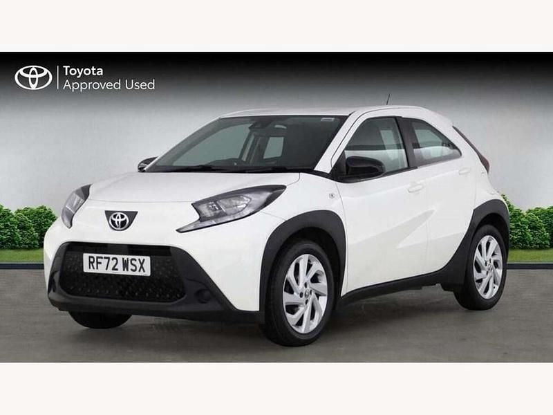 Used Toyota Aygo X PURE 72 HP (52 kW) 2023 White SUV