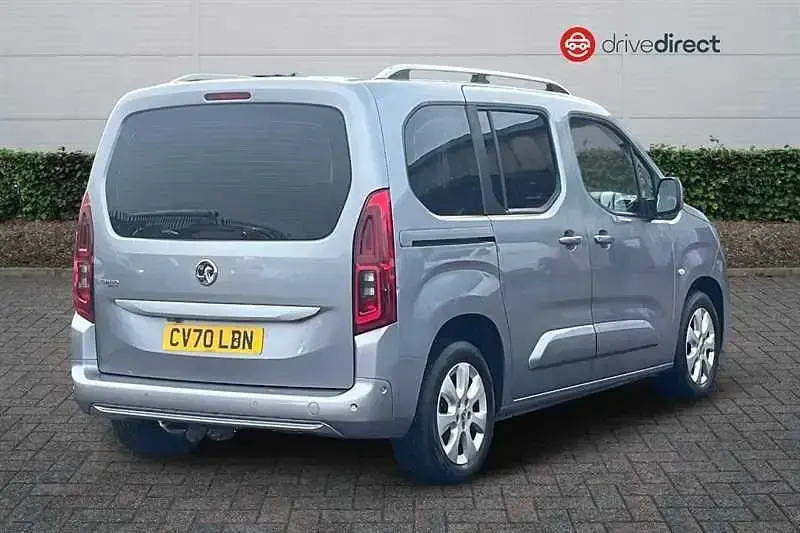 Usado Vauxhall Combo S 100 HP (73 kW) 2020 Cinzento Monovolume