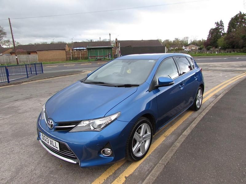 Used Toyota Auris 132 HP (97 kW) 2013 Blue Hatchback