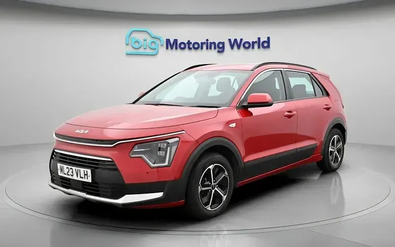 Gebraucht Kia Niro 141 PS (103 kW) 2023 Rot SUV