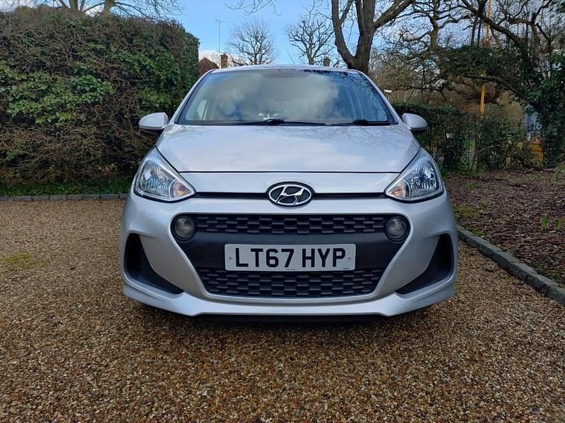 Used Hyundai i10 SE 83 HP (61 kW) 2017 Silver Hatchback