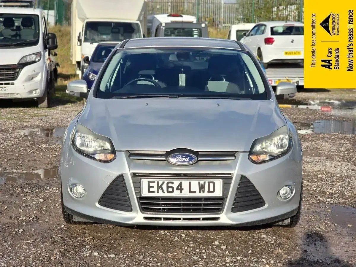 Used Ford Focus Zetec 125 HP (91 kW) 2014 Silver Hatchback