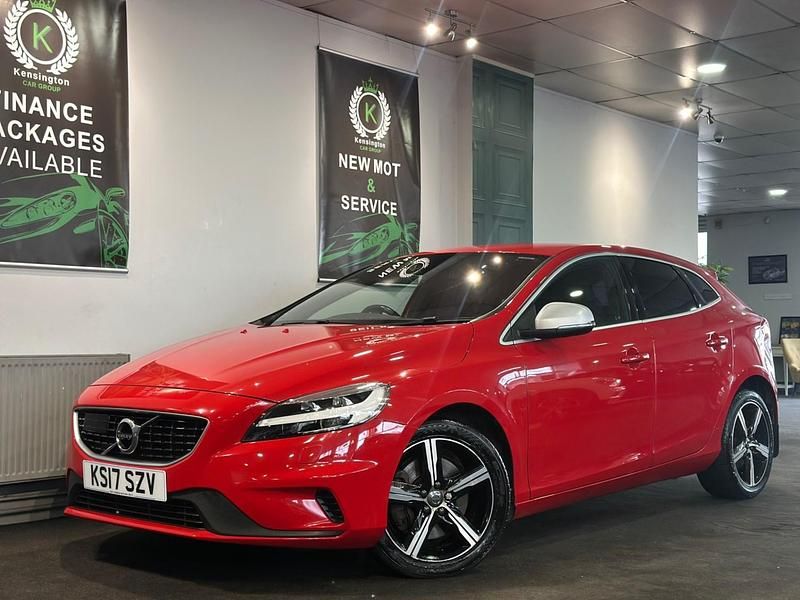Used Volvo V40 R-Design 190 HP (139 kW) 2017 Red Hatchback