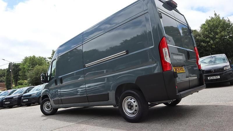 Grey New 2025 Peugeot Boxer Van | £25,999 (Fair price) - Image 1/4