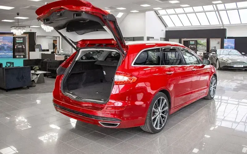 Used Ford Mondeo Vignale 179 HP (131 kW) 2017 Red Estate