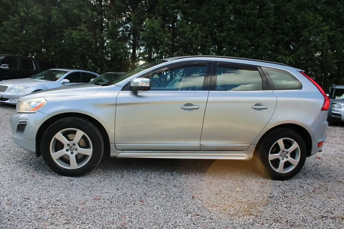 Used Volvo XC60 R-Design 205 HP (150 kW) 2010 Silver SUV