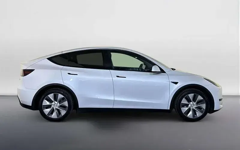 Used Tesla Model Y Standard Range 254 kW (346 HP) 2023 White SUV