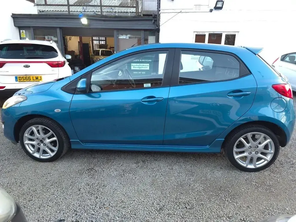 Usado Mazda 2 Inclusive 102 HP (75 kW) 2011 Azul Citadino