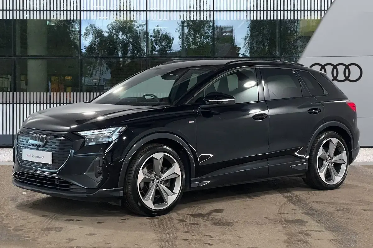 Usado Audi Q4 e-tron Black Edition 210 kW (286 HP) 2024 Preto SUV