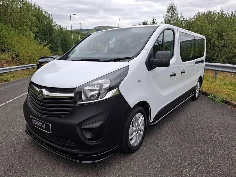 White Used 2015 Vauxhall Vivaro MPV | £5,499 (Fair price) - Image 1/4