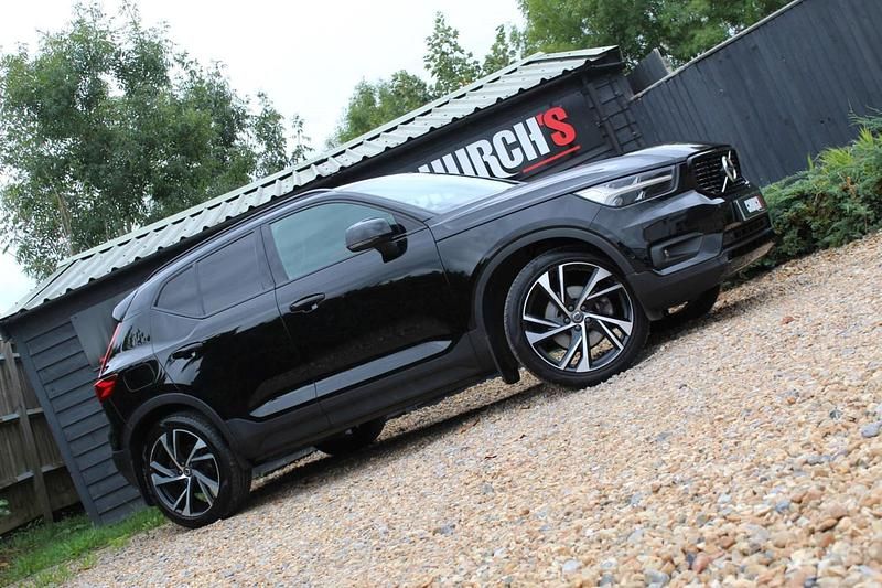 Black Used 2018 Volvo XC40 SUV | £20,990 (Fair price) - Image 1/4
