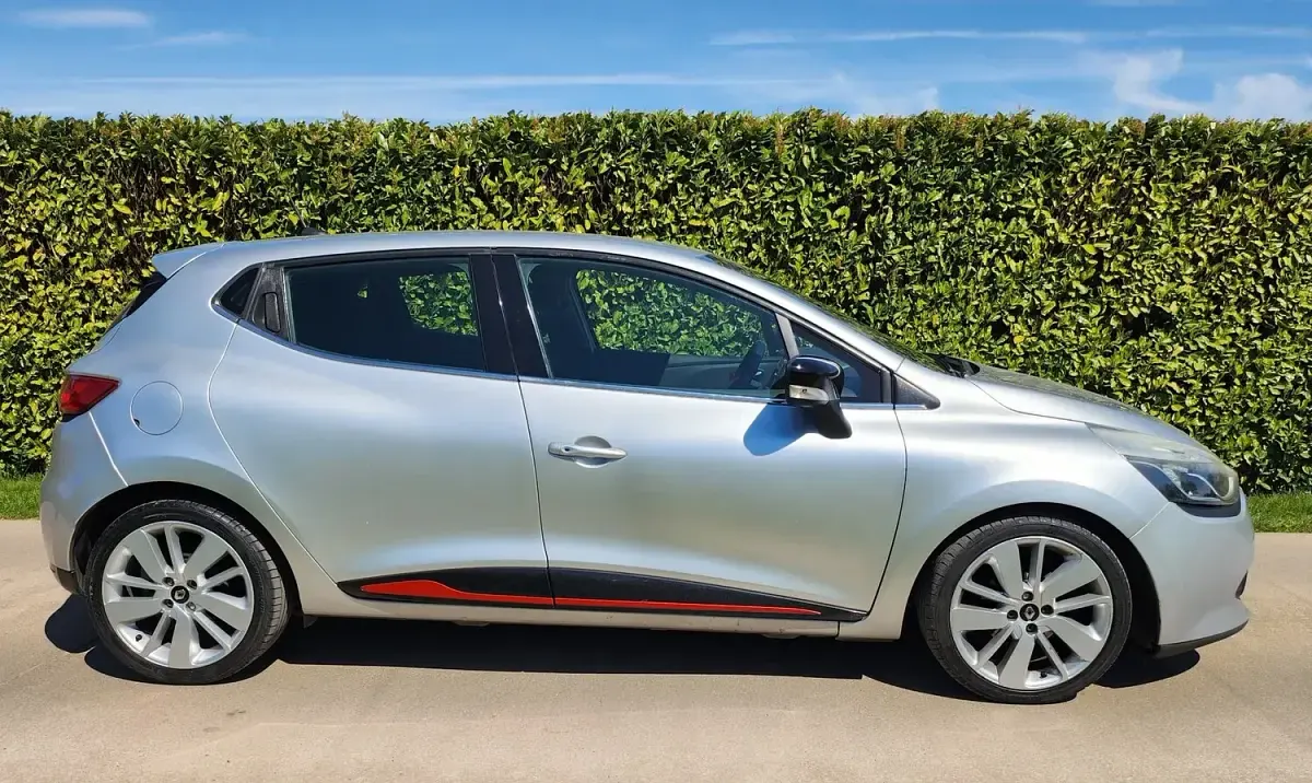 Used Renault Clio Dynamique 90 HP (66 kW) 2014 Silver Hatchback