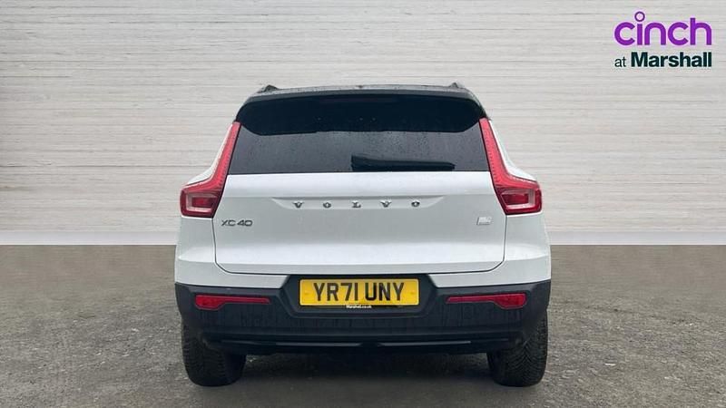 Used Volvo XC40 R-Design 262 HP (192 kW) 2021 White SUV