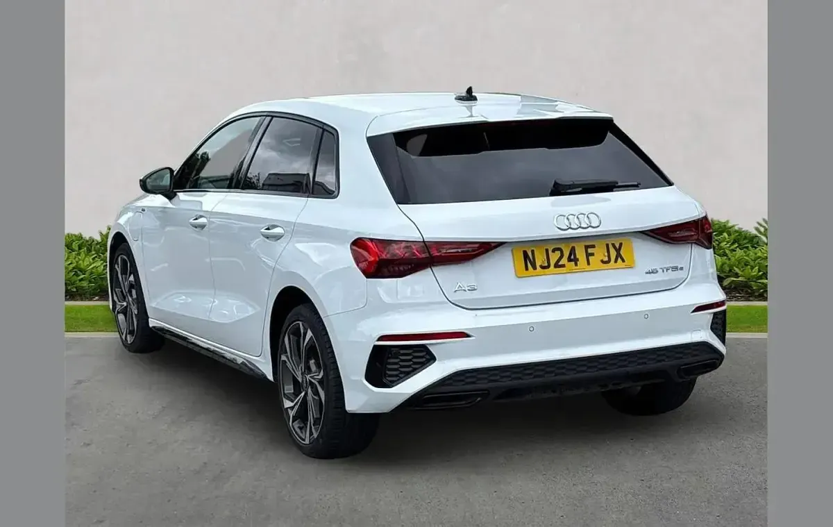 Used Audi A3 e-tron Competition 241 HP (177 kW) 2024 White Hatchback