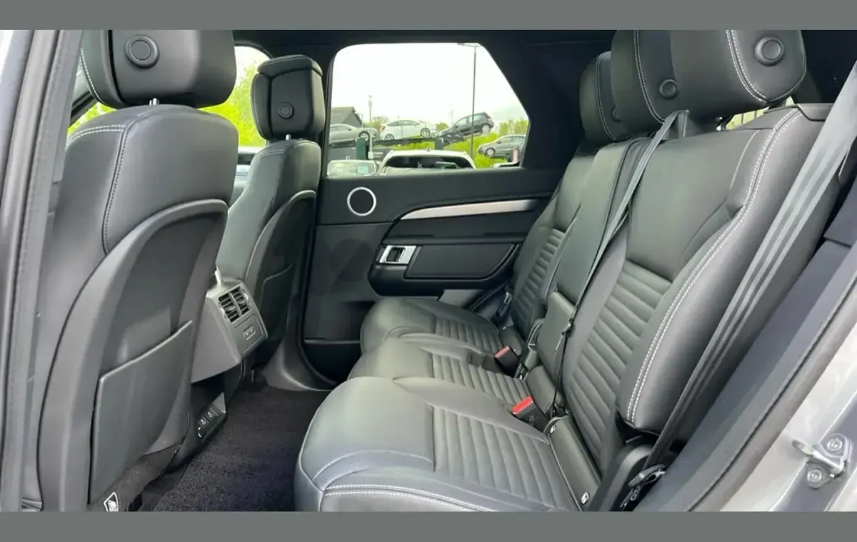 Used Land Rover Discovery HSE Dynamic 350 HP (257 kW) 2024 Metallic  eiger grey SUV