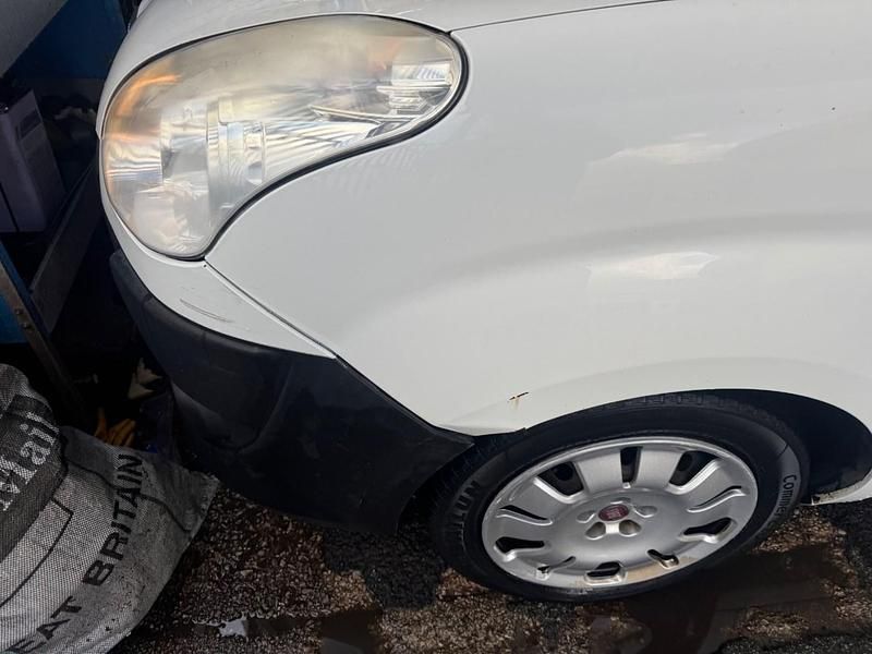 Usado Fiat Doblò 2014 Branco Monovolume