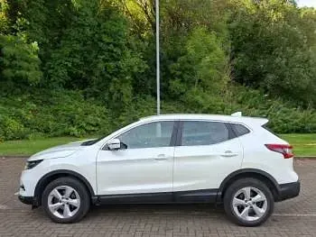 Used Nissan Qashqai Acenta Premium 160 HP (117 kW) 2020 White SUV