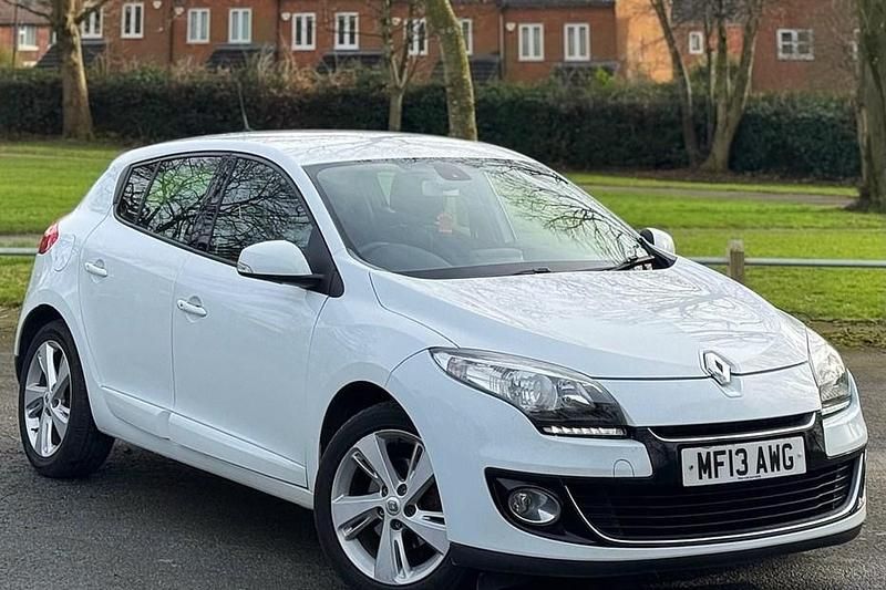 Used Renault Mégane III Dynamique 110 HP (80 kW) 2013 White Hatchback