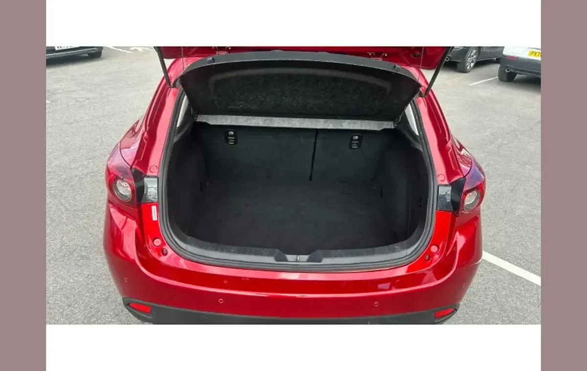 Used Mazda 3 117 HP (86 kW) 2016 Red Hatchback