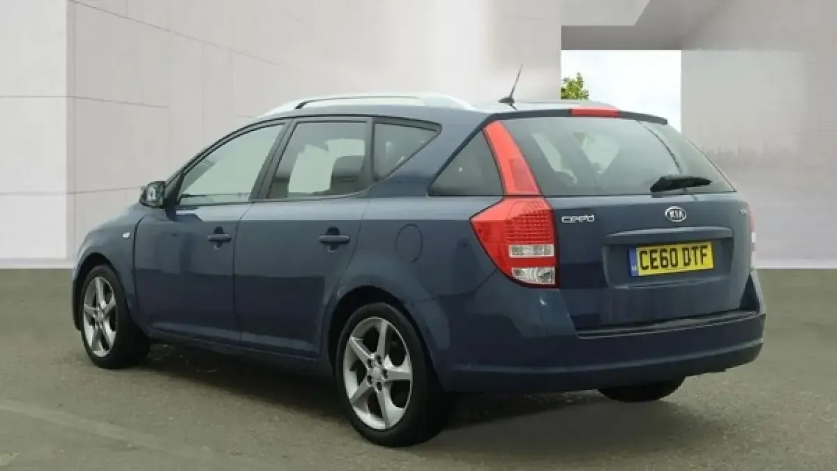 Used Kia Ceed 113 HP (83 kW) 2010 Blue Hatchback