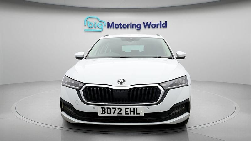 Used Skoda Octavia SE Technology 110 HP (80 kW) 2022 White Estate