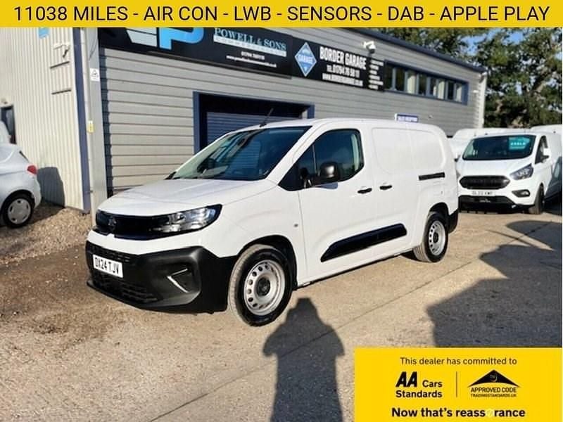 White Used 2024 Vauxhall Combo MPV | £13,390 (Good price) - Image 1/3