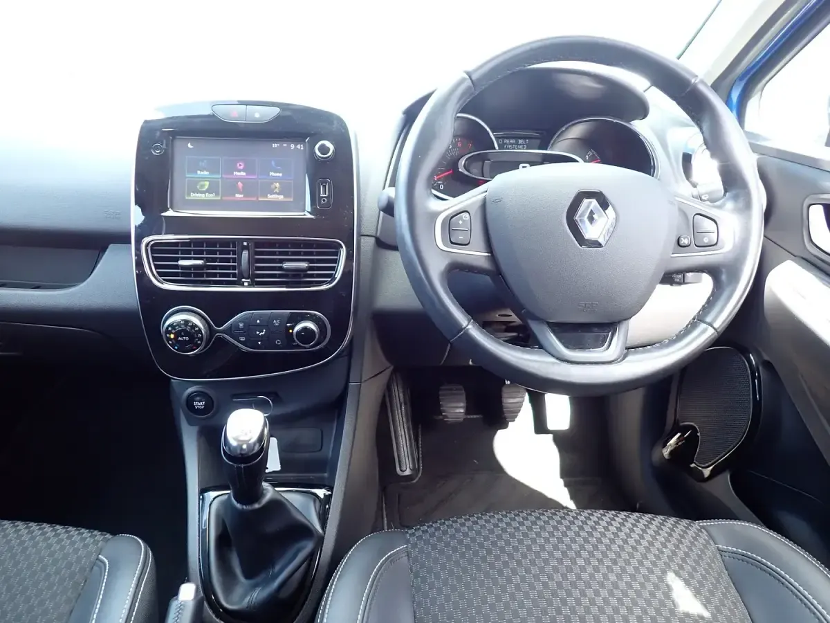 Used Renault Clio Dynamique 90 HP (66 kW) 2017 Blue Hatchback