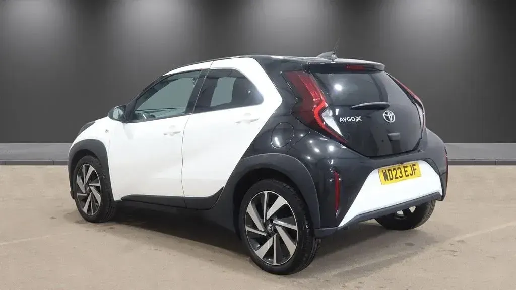 Used Toyota Aygo X 72 HP (52 kW) 2023 White SUV