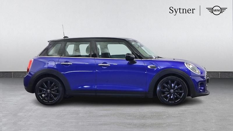 Used Mini Cooper Classic 134 HP (98 kW) 2019 Blue Hatchback