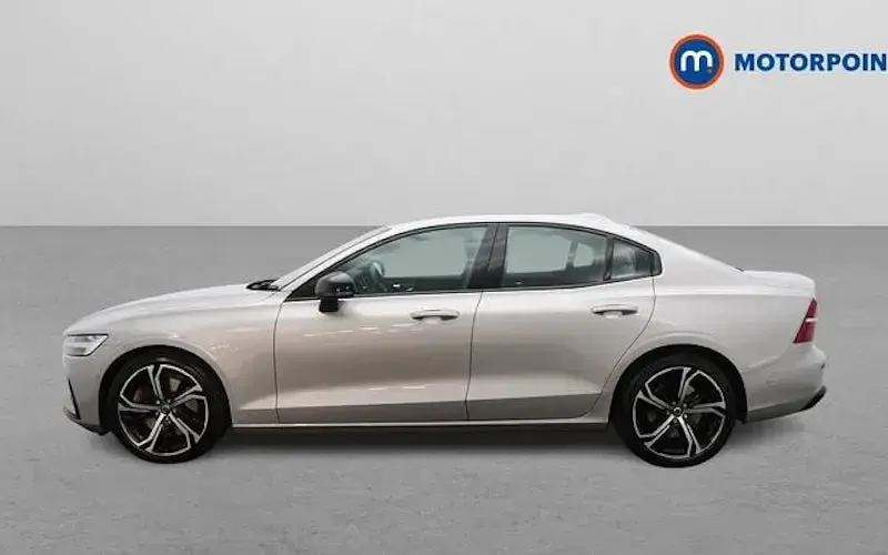 Begagnad Volvo S60 Plus 250 HK (183 kW) 2023 Silver Sedan