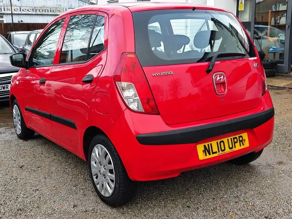 Used Hyundai i10 Classic 77 HP (56 kW) 2010 Red Hatchback