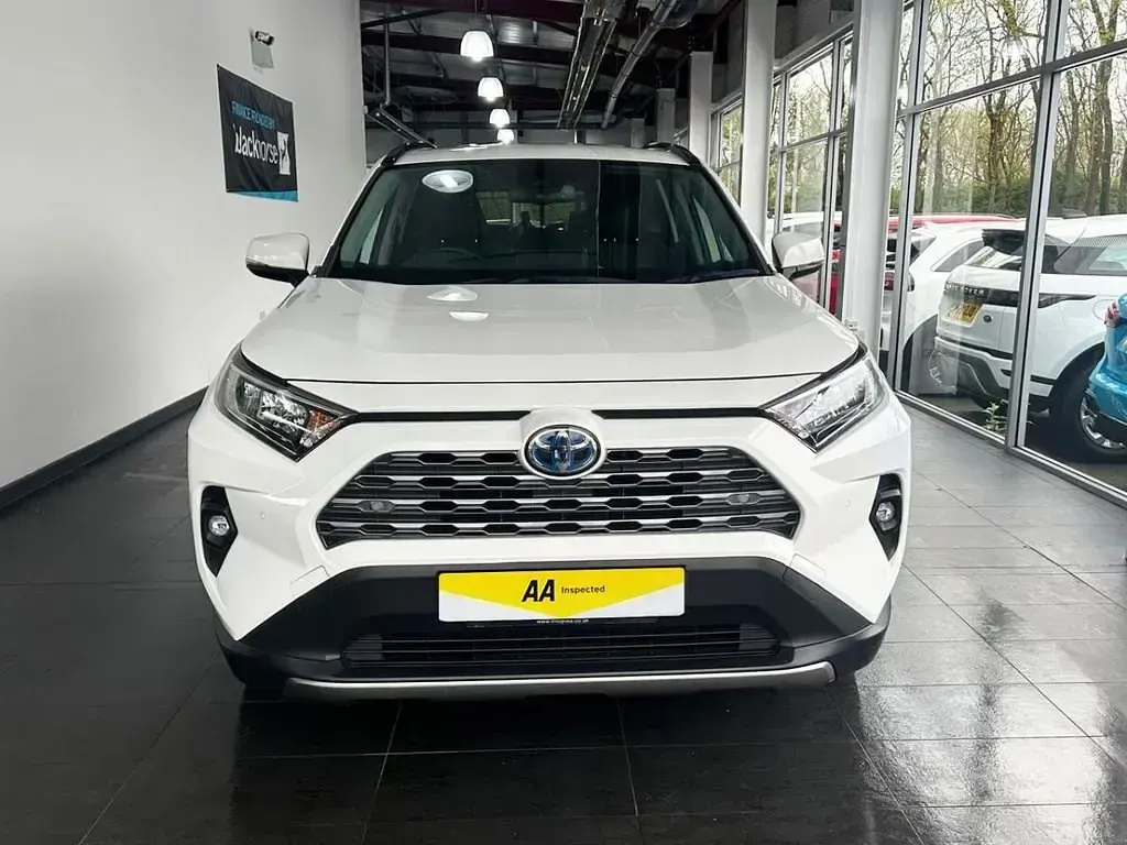 Usado Toyota RAV4 Design 222 HP (163 kW) 2022 Branco SUV