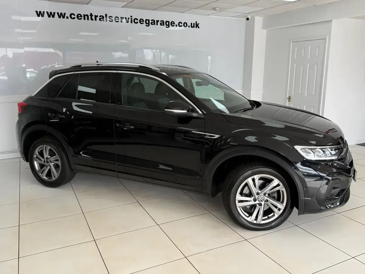 Used VW T-Roc R-line 187 HP (137 kW) 2024 Black SUV