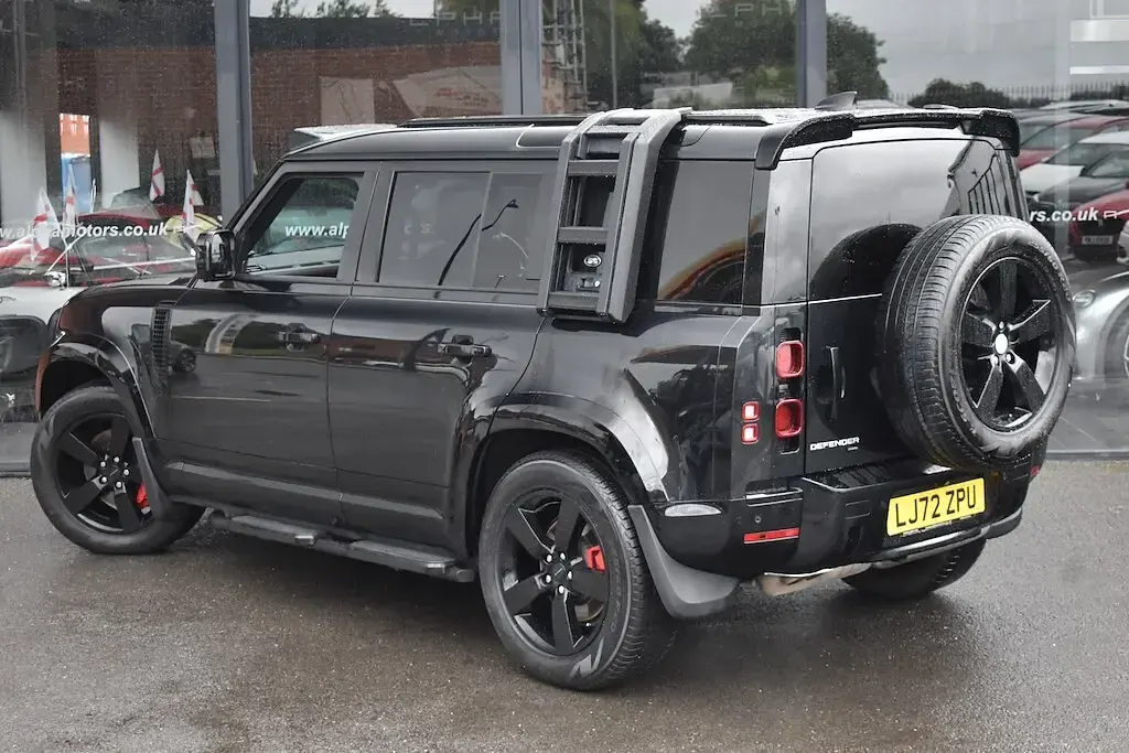 Used Land Rover Defender HSE 300 HP (220 kW) 2022 Black SUV