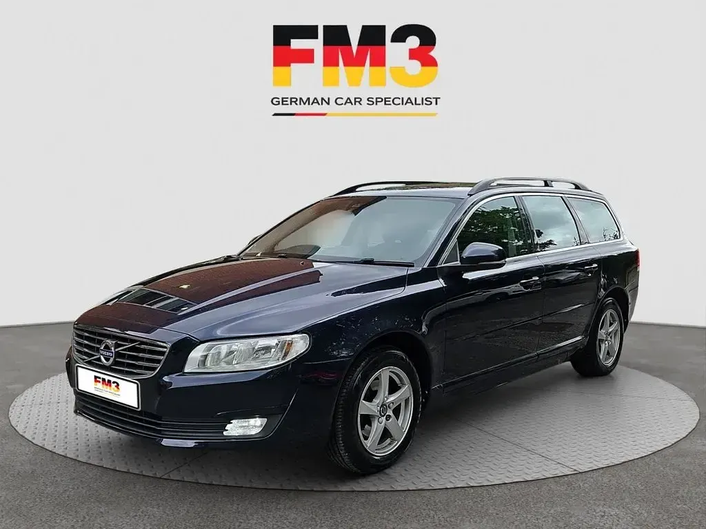 Used Volvo V70 Business Edition 150 HP (110 kW) 2016 Blue Estate