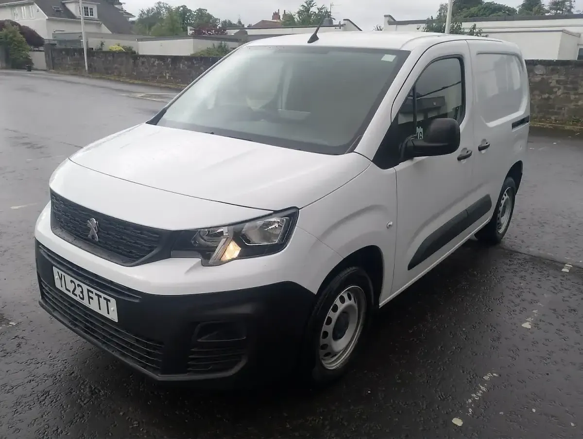 Used Peugeot Partner Premium 102 HP (75 kW) 2023 White MPV