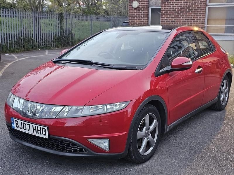 Begagnad Honda Civic EX 140 HK (102 kW) 2007 Röd Halvkombi