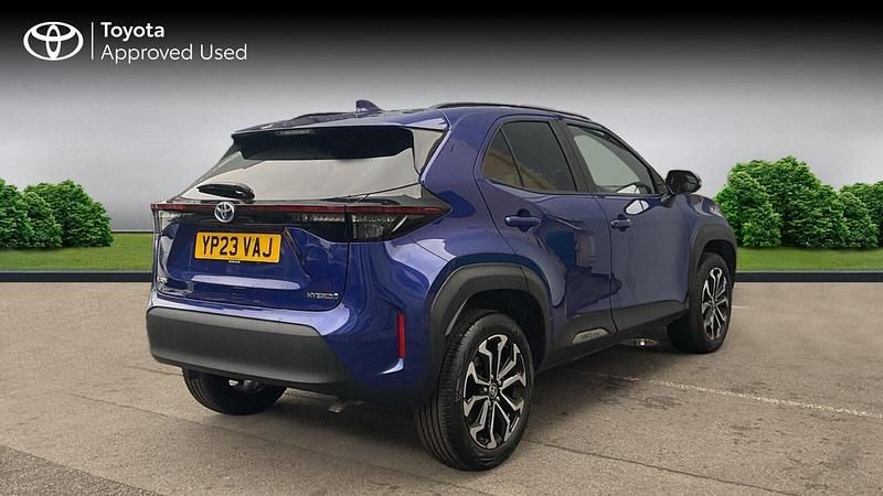 Used Toyota Yaris Hybrid Design 116 HP (85 kW) 2023 Blue