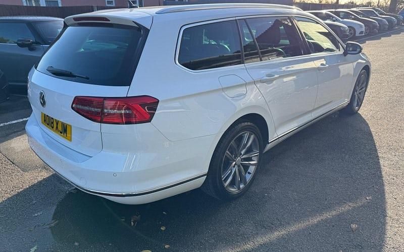 Used VW Passat GT 180 HP (132 kW) 2018 White Estate