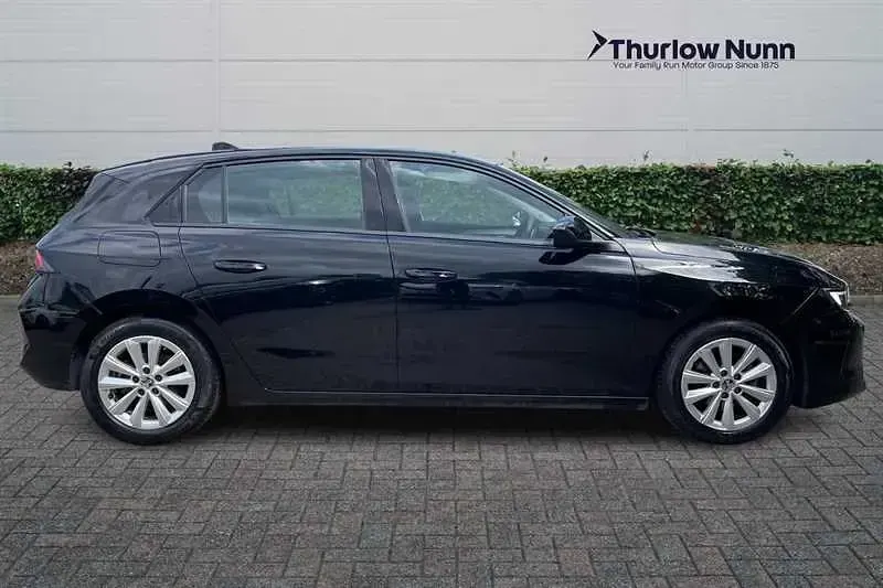 Begagnad Vauxhall Astra Design Edition 130 HK (95 kW) 2023 Grå Halvkombi