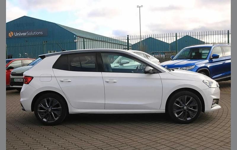 Used Skoda Fabia Colour Edition 94 HP (69 kW) 2023 Candy white body / graphite grey metallic roof Hatchback
