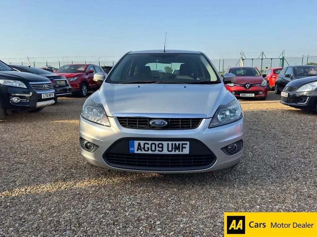Used Ford Focus Zetec 100 HP (73 kW) 2009 Silver Hatchback