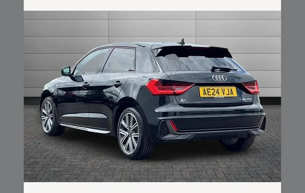 Begagnad Audi A1 S-Line 150 HK (110 kW) 2024 Svart SUV