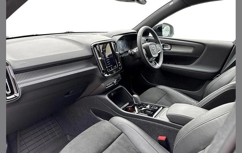 Used Volvo XC40 R-Design Pro 247 HP (181 kW) 2021 White SUV